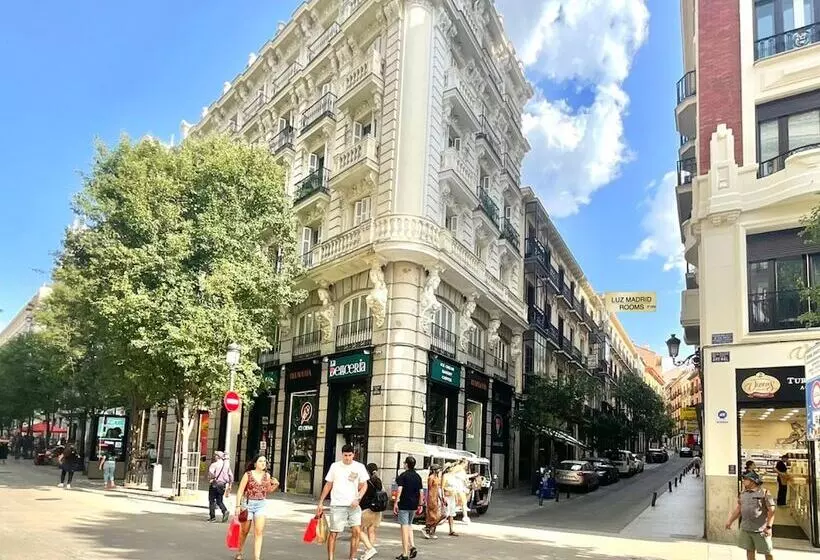 مسافرخانه Luz Madrid Rooms