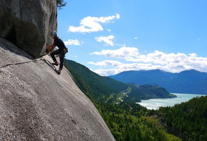 Crash Hotel Squamish