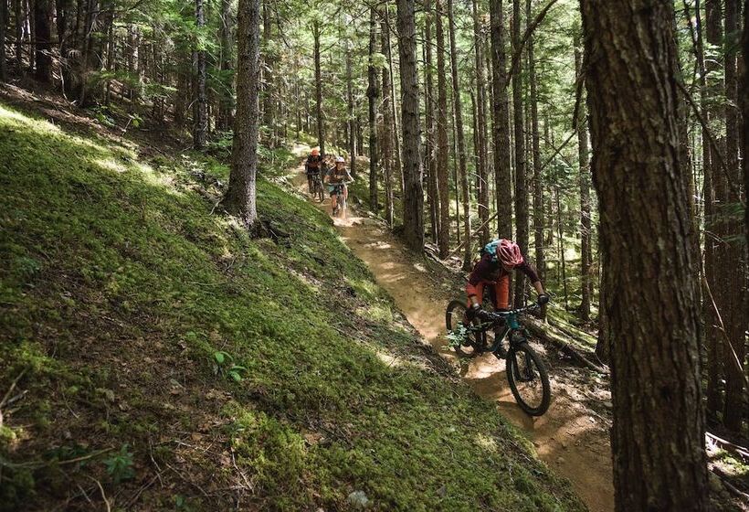 Crash Hotel Squamish