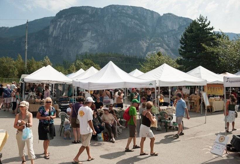 Crash Hotel Squamish