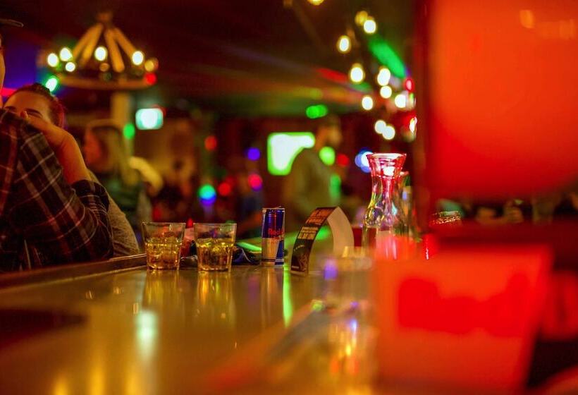 Crash Hotel Squamish