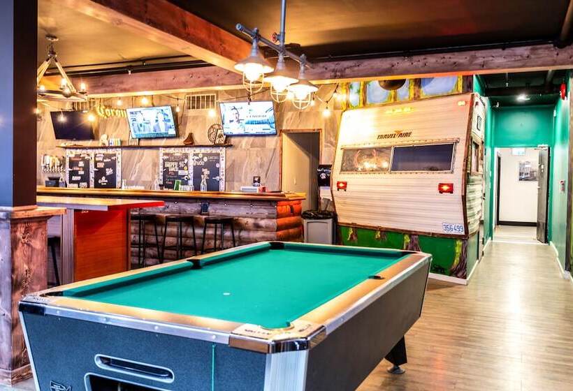 Crash Hotel Squamish