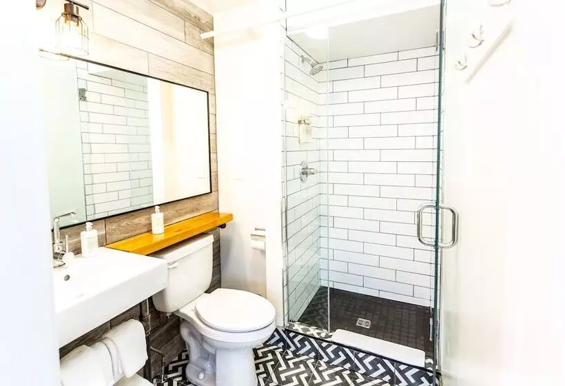 Crash Hotel Squamish