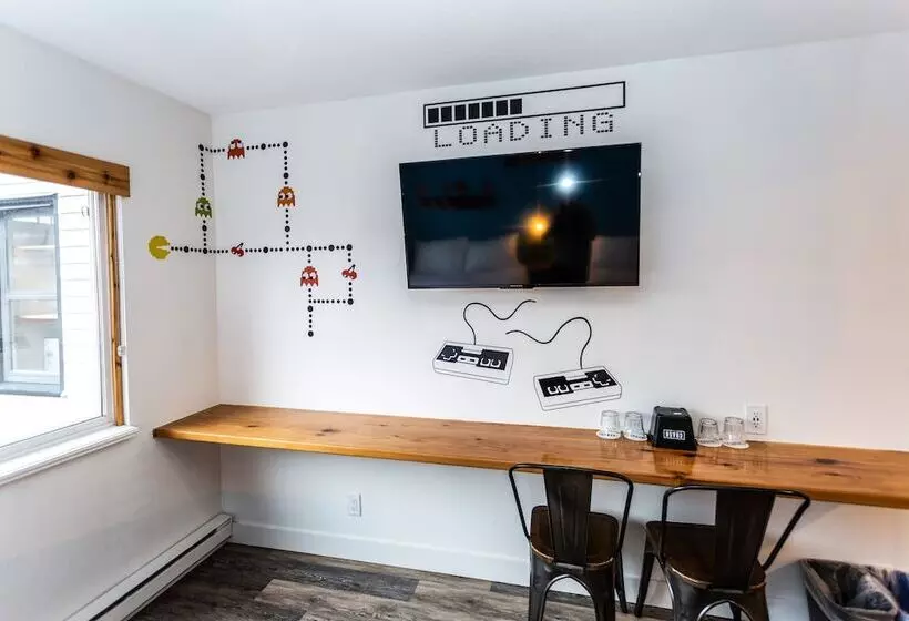 Crash Hotel Squamish