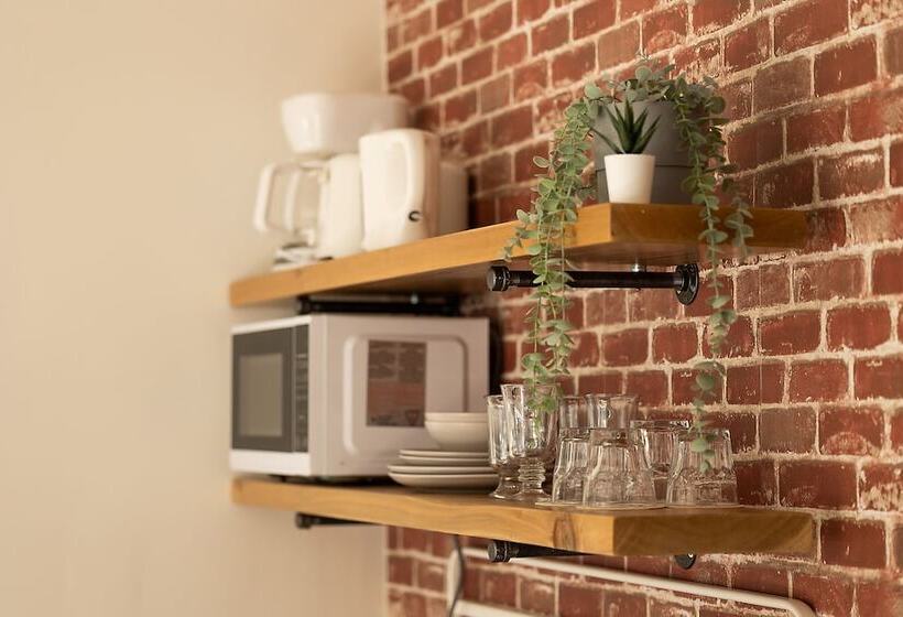 Crash Hotel Squamish