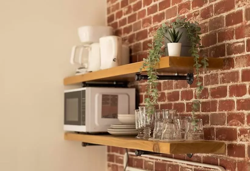 Crash Hotel Squamish