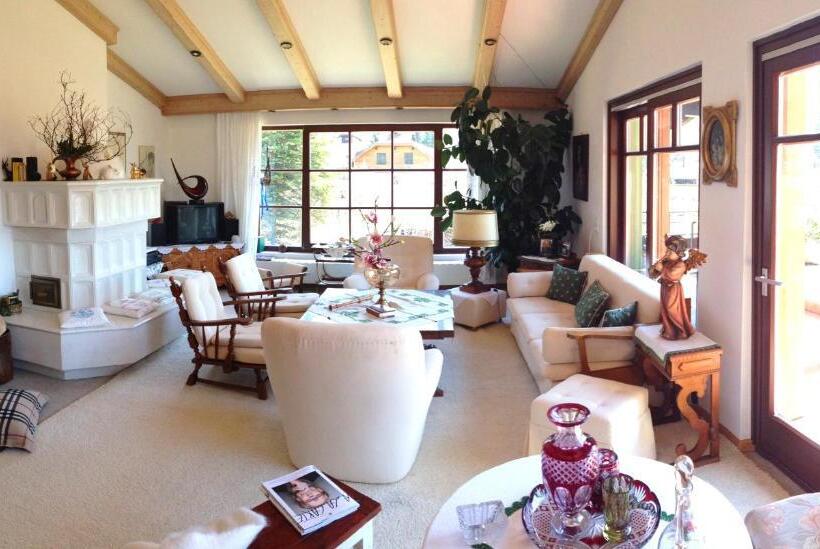 Отель Dietrichsteinerhof Apartments & Rooms