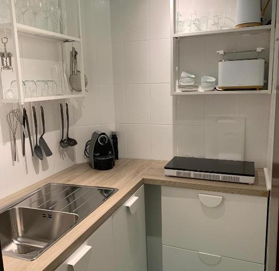 Отель Dietrichsteinerhof Apartments & Rooms