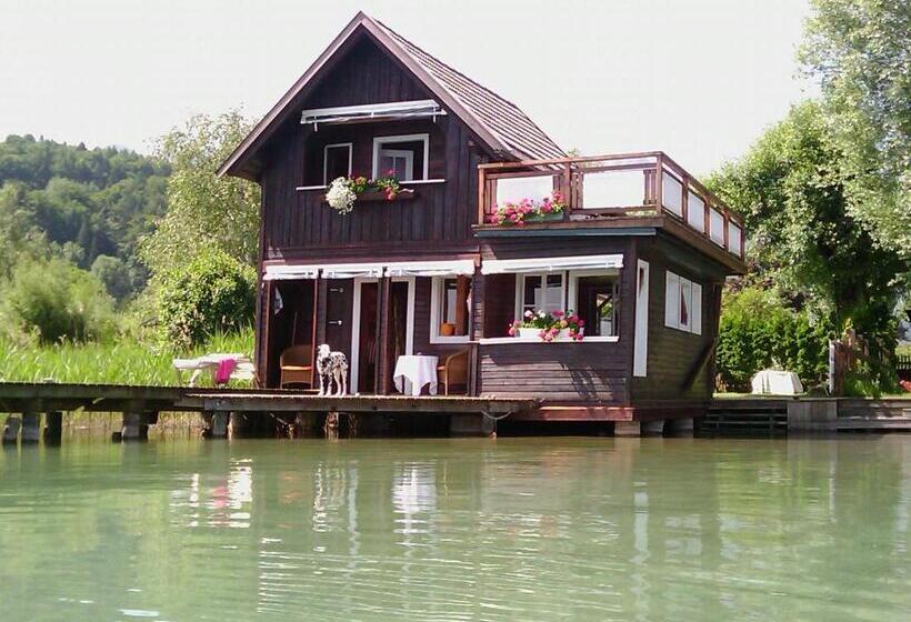 Отель Dietrichsteinerhof Apartments & Rooms