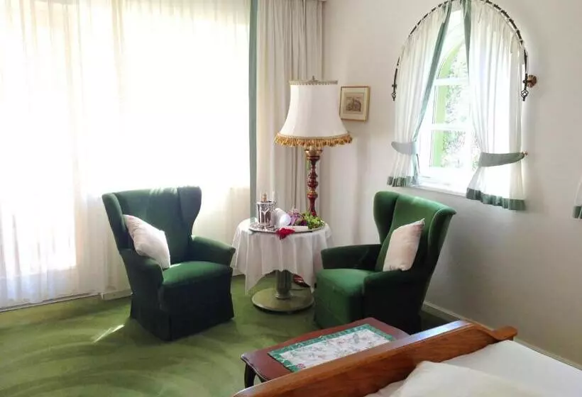 Отель Dietrichsteinerhof Apartments & Rooms