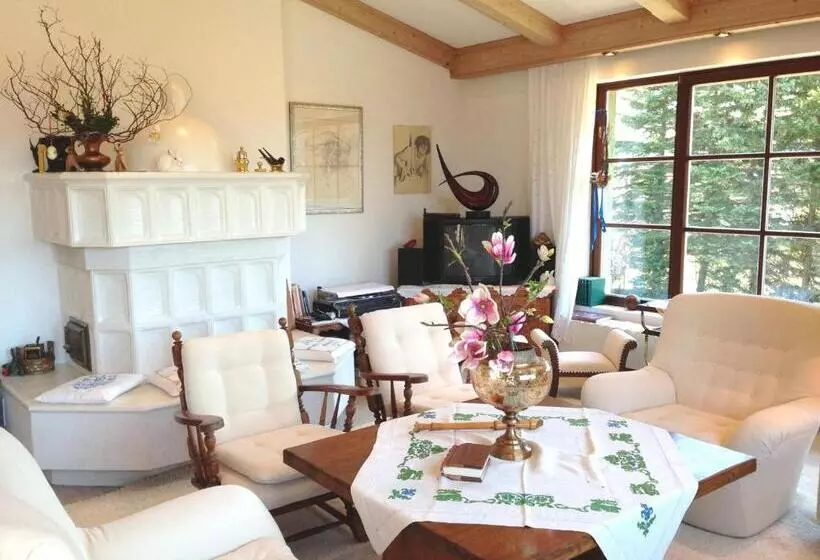 Отель Dietrichsteinerhof Apartments & Rooms