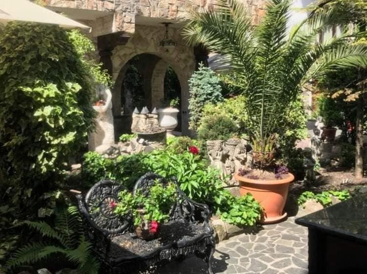 هتل Hunter Prince Castle