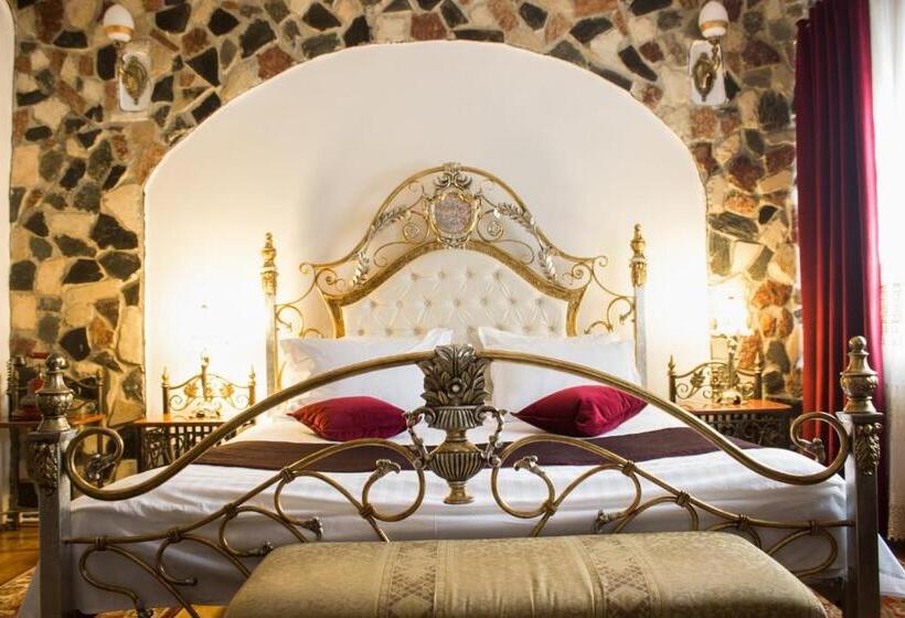 هتل Hunter Prince Castle