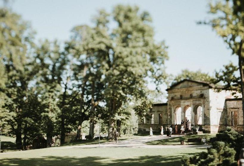 هتل Malpils Manor