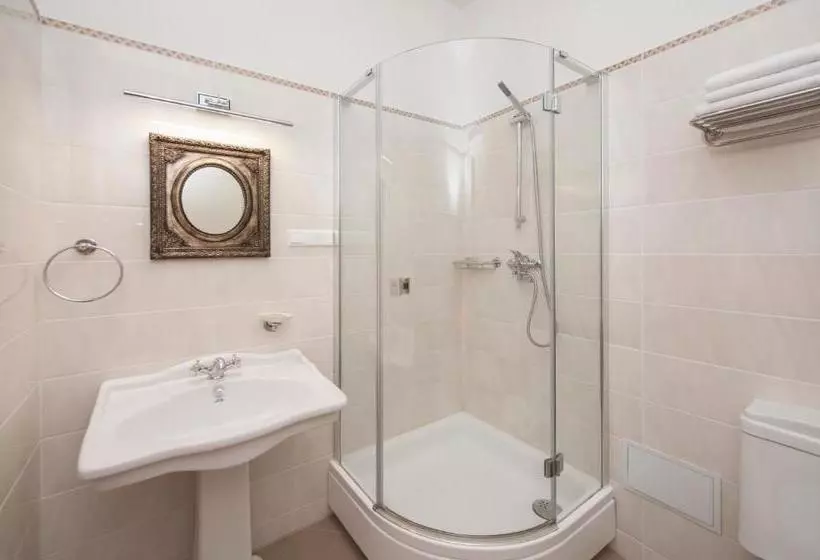 هتل Malpils Manor