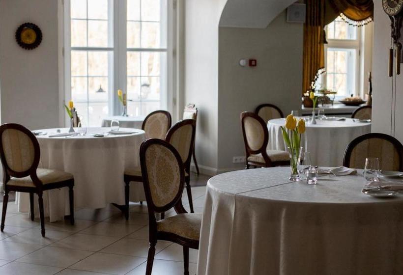 هتل Malpils Manor