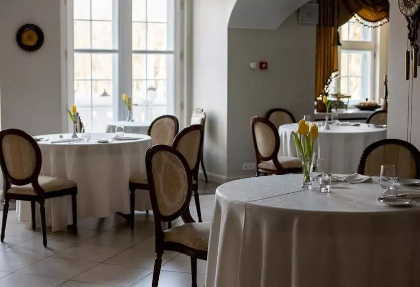 هتل Malpils Manor