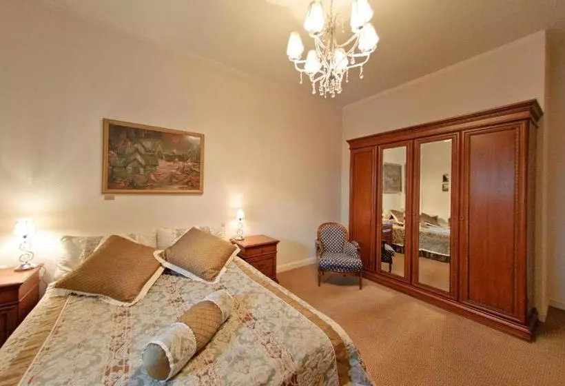 هتل Malpils Manor