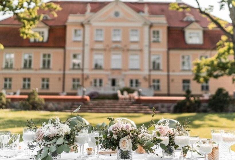 هتل Malpils Manor