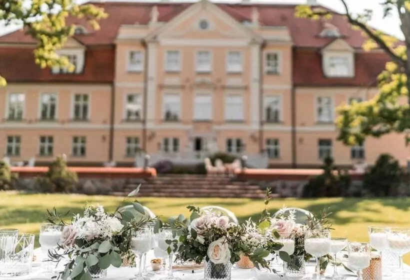 هتل Malpils Manor