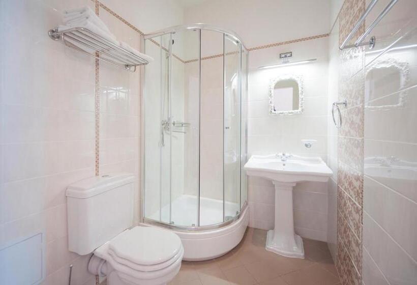 هتل Malpils Manor