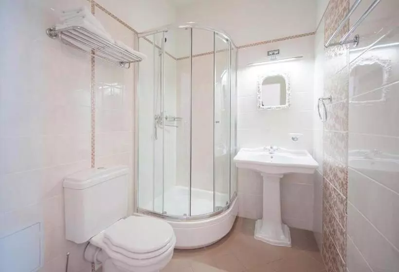 هتل Malpils Manor