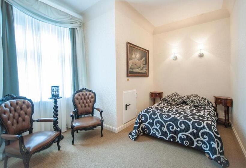 هتل Malpils Manor