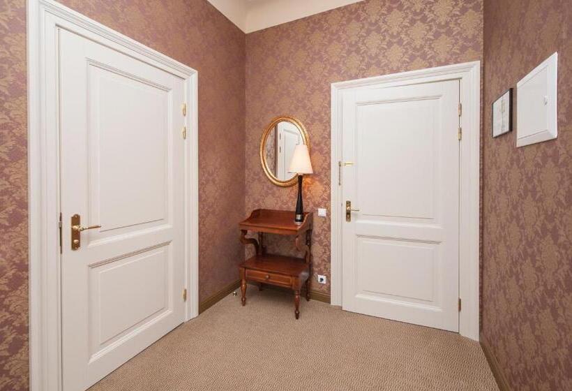 هتل Malpils Manor