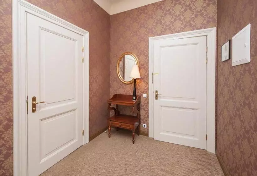 هتل Malpils Manor