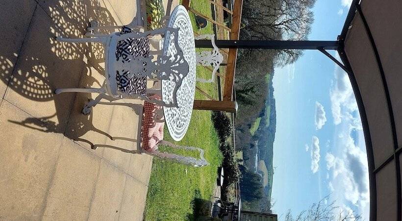 Отель Sportsmans Valley