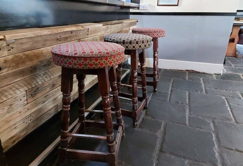 Отель Sportsmans Valley