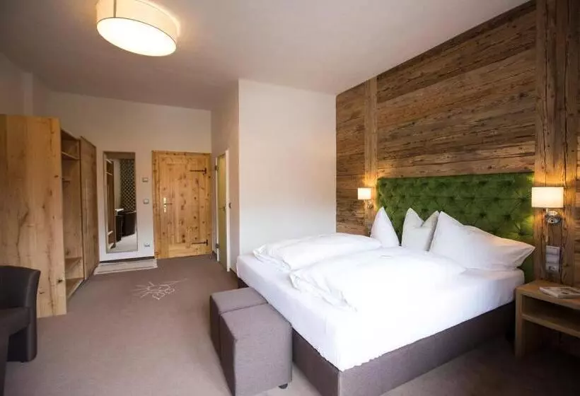 Hotel Zum Weissensee