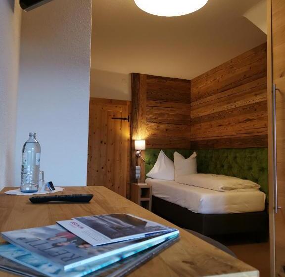 فندق Zum Weissensee