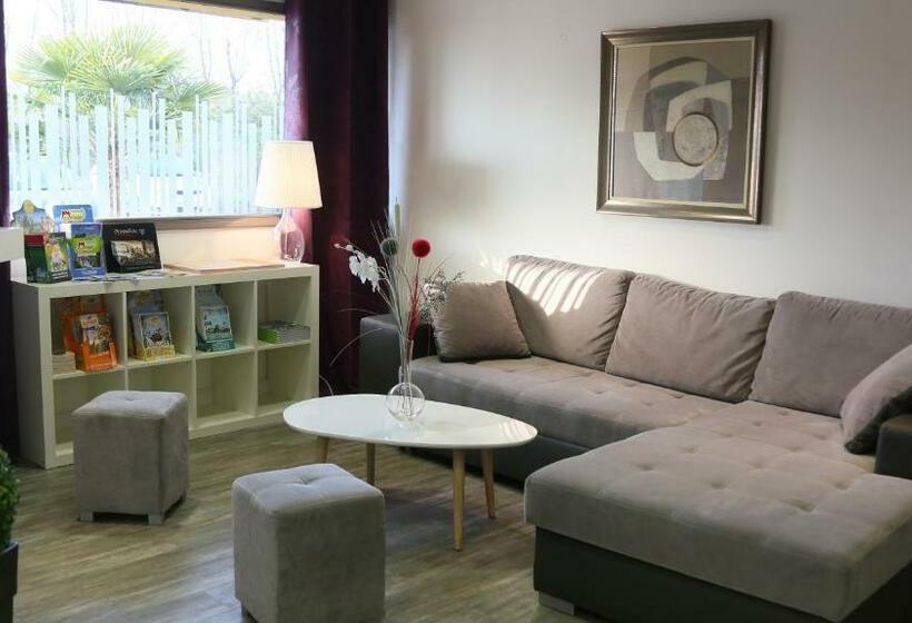 Atoll Hotel Logis Angers, Beaucouzé