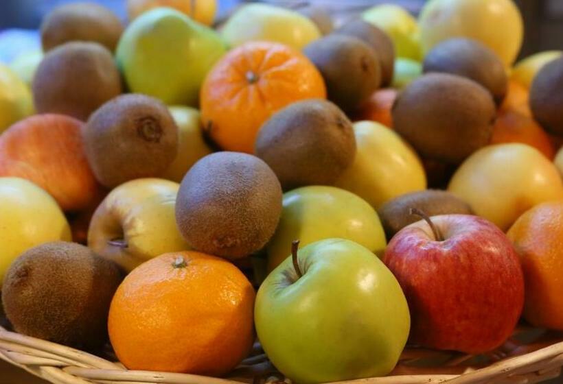 Atoll Hotel Logis Angers, Beaucouzé