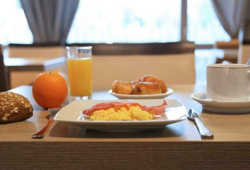 Atoll Hotel Logis Angers, Beaucouzé