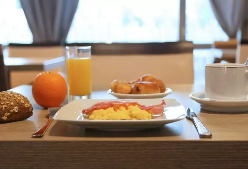 Atoll Hotel Logis Angers, Beaucouzé