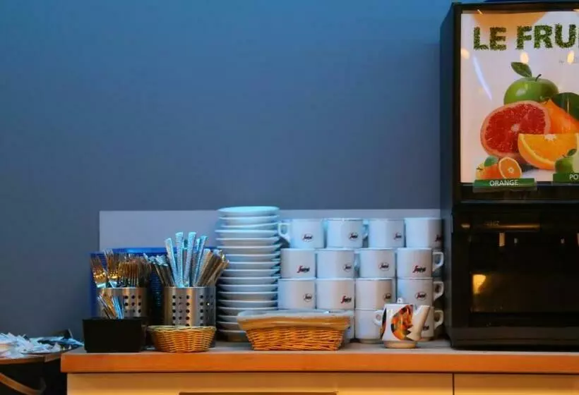 Atoll Hotel Logis Angers, Beaucouzé