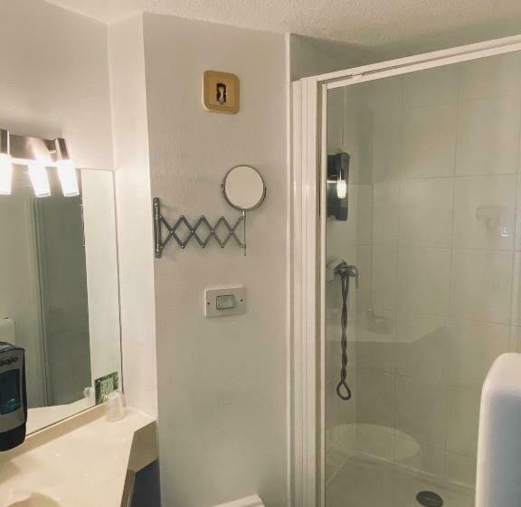 Atoll Hotel Logis Angers, Beaucouzé