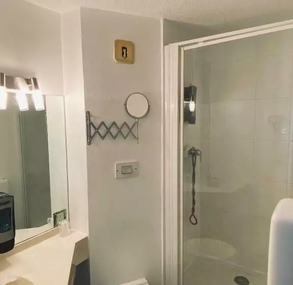 Atoll Hotel Logis Angers, Beaucouzé