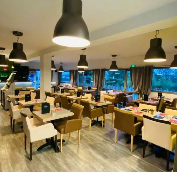 Atoll Hotel Logis Angers, Beaucouzé