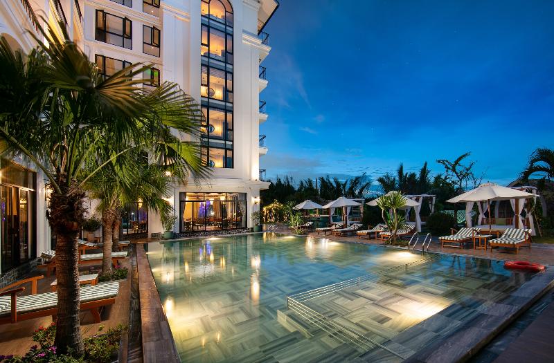 هتل Shining Riverside Hoi An Boutique & Spa