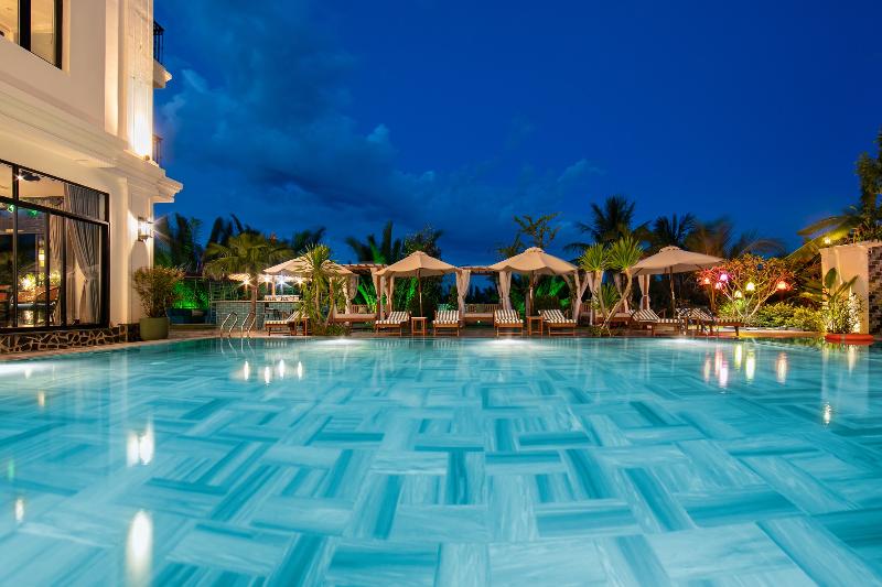 هتل Shining Riverside Hoi An Boutique & Spa