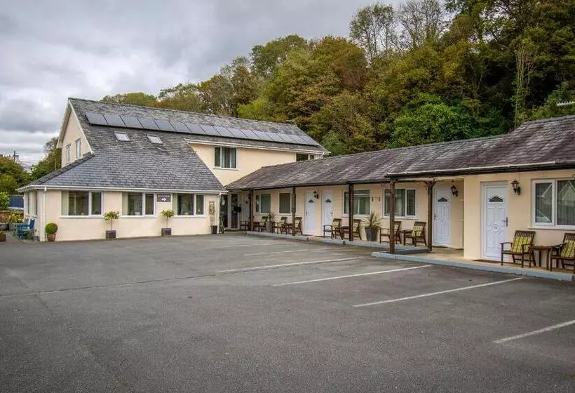 Estuary Lodge Motel B&b