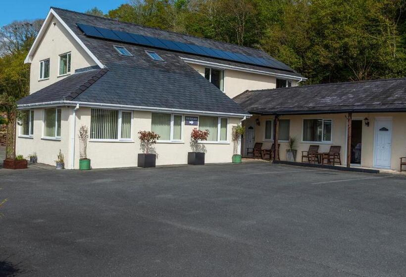 Estuary Lodge Motel B&b