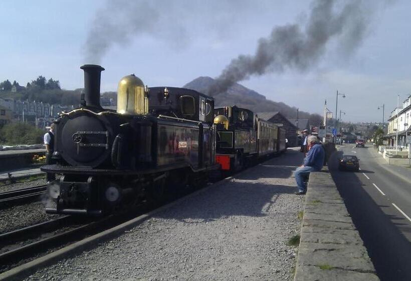 Estuary Lodge Motel B&b