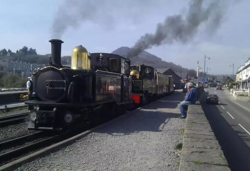 Estuary Lodge Motel B&b
