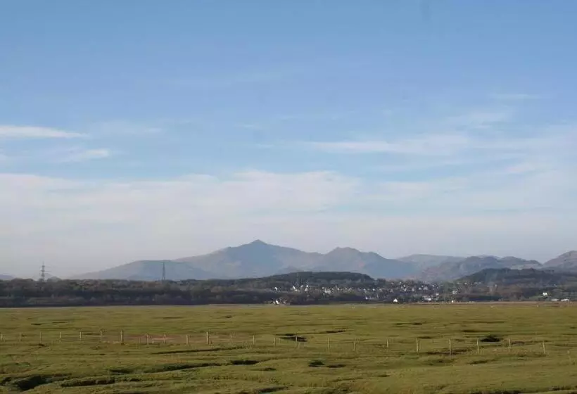 Estuary Lodge Motel B&b