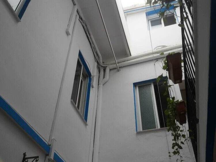 مسافرخانه Pension Cibeles