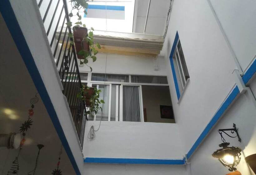 مسافرخانه Pension Cibeles